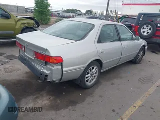 2001 Toyota Camry LE z VIN 4T1BF28K71U127407, wystawiony jako IAAI lot #42247606 z przebiegiem 289 995 mil mil oraz . Historia ofert i sprzedaży dostępna na DreamBid. Obrazek 4.