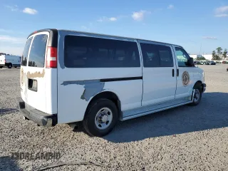2008 Chevrolet Express Passenger with VIN 1GAHG39K581163150, listed as a Copart auction lot 83560444 with 103,807 mi miles and Salvage title. Bid and sale history available at DreamBid. Image 3.