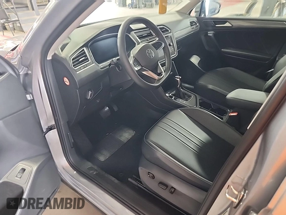 2024 Volkswagen Tiguan SE with VIN 3VV3B7AX5RM084940, listed as a IAAI auction lot 42731231 with 19,747 mi miles and . Bid and sale history available at DreamBid. Image 21.