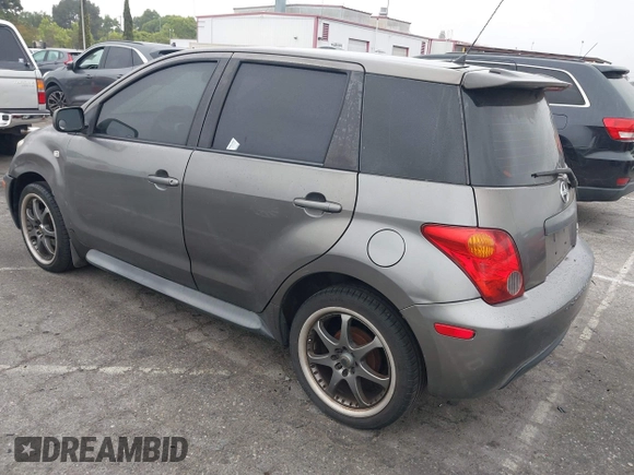 2005 Scion xA z VIN JTKKT624850109244, wystawiony jako IAAI lot #42171971 z przebiegiem 167 588 mil mil oraz . Historia ofert i sprzedaży dostępna na DreamBid. Obrazek 3.