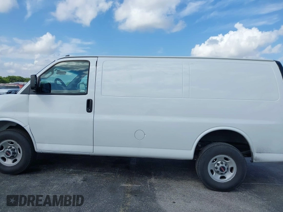 2022 GMC Savana Cargo Van with VIN 1GTW7AFP1N1139006, listed as a IAAI auction lot 41707713 with 5,710 mi miles. Bid and sale history available at carsss.com. Image 13.