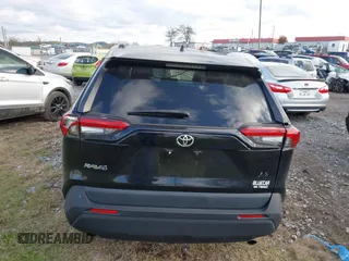 2021 Toyota RAV4 LE with VIN 2T3F1RFV6MC170364, listed as a IAAI auction lot 40770768 with 84,128 mi miles. Bid and sale history available at carsss.com. Image 17.