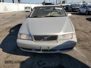2000 Volvo S70 z VIN YV1LS61J6Y2667537, wystawiony jako Copart lot #81875774 z przebiegiem 224 087 mil mil oraz Tytuł czysty. Historia ofert i sprzedaży dostępna na DreamBid. Obrazek 5.