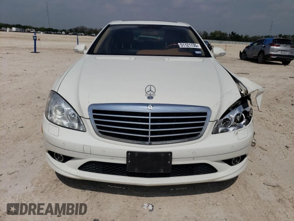 2009 Mercedes-Benz S 550 z VIN WDDNG86X59A272951, wystawiony jako Copart lot #51121735 z przebiegiem 107 619 mil mil oraz Szkoda całkowita • Salvage title. Historia ofert i sprzedaży dostępna na DreamBid. Obrazek 5.