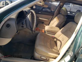 1998 Lexus LS 400 z VIN JT8BH28F0W0121155, wystawiony jako Copart lot #60038024 z przebiegiem Nie podano mil oraz Szkody całkowita. Historia ofert i sprzedaży dostępna na DreamBid. Obrazek 7.