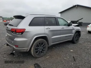 2020 Jeep Grand Cherokee Altitude z VIN 1C4RJFAG2LC408828, wystawiony jako Copart lot #56826115 z przebiegiem 89 641 mil mil oraz Szkoda całkowita • Salvage title. Historia ofert i sprzedaży dostępna na DreamBid. Obrazek 3.