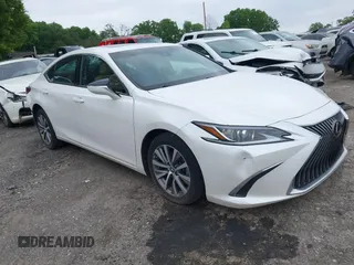 2021 Lexus ES 350 z VIN 58ACZ1B12MU103129, wystawiony jako IAAI lot #42104228 z przebiegiem 63 356 mil mil oraz . Historia ofert i sprzedaży dostępna na DreamBid. Obrazek 1.