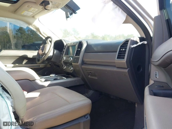 2019 Ford Expedition Max XLT with VIN 1FMJK1HT3KEA11482, listed as a IAAI auction lot 41673511 with NaN miles. Bid and sale history available at carsss.com. Image 5.