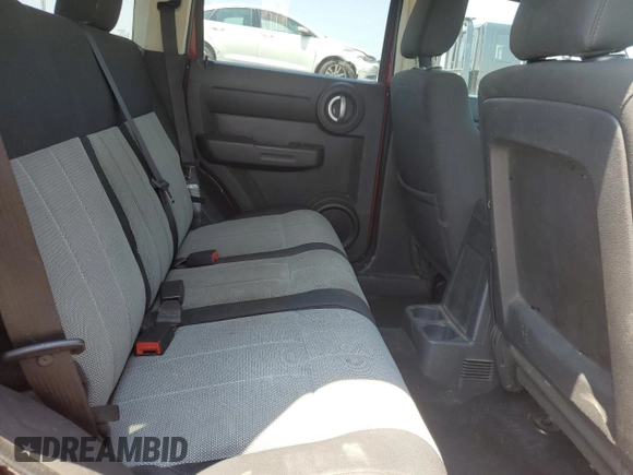 2008 Dodge Nitro SXT z VIN 1D8GU28K28W188650, wystawiony jako Copart lot #60814305 z przebiegiem 301 191 mil mil oraz Szkoda całkowita • Salvage title. Historia ofert i sprzedaży dostępna na DreamBid. Obrazek 11.