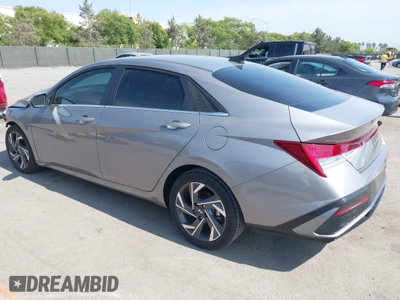 2024 Hyundai Elantra Limited z VIN KMHLN4DJ7RU096025, wystawiony jako IAAI lot #42392773 z przebiegiem 11 616 mil mil oraz . Historia ofert i sprzedaży dostępna na DreamBid. Obrazek 3.
