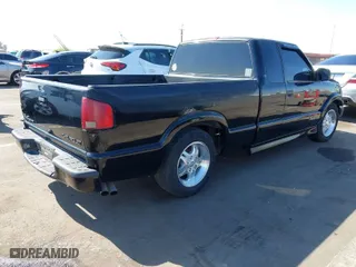2001 Chevrolet S-10 LS with VIN 1GCCS19WX18224805, listed as a IAAI auction lot 42003702 with 168,820 mi miles. Bid and sale history available at carsss.com. Image 4.