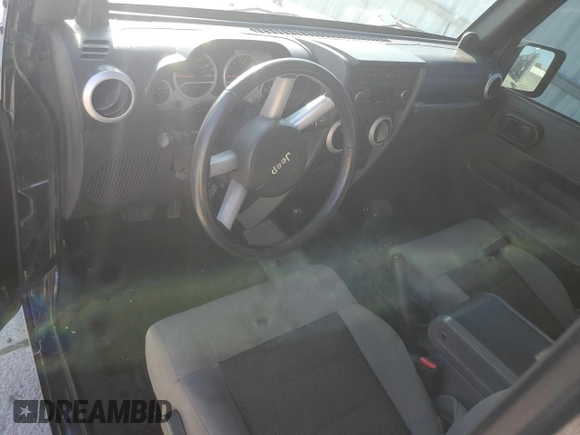 2010 Jeep Wrangler Sahara z VIN 1J4AA5D1XAL227305, wystawiony jako Copart lot #70165554 z przebiegiem Nie podano mil oraz Szkoda całkowita • Salvage title. Historia ofert i sprzedaży dostępna na DreamBid. Obrazek 8.