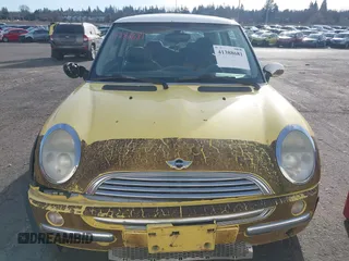 2003 MINI Hardtop z VIN WMWRC33463TE18371, wystawiony jako IAAI lot #41388681 z przebiegiem 155 077 mil mil oraz . Historia ofert i sprzedaży dostępna na DreamBid. Obrazek 6.