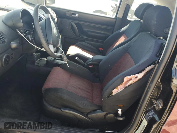2005 Volkswagen Beetle GLS с VIN 3VWCK31C45M404700, выставлен на аукционе Copart как лот 52366175 с пробегом 189 954 миль миль и Списание • Salvage title. История ставок и продаж доступна на DreamBid. Изображение 7.