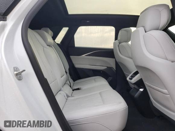 2024 Cadillac LYRIQ Sport z VIN 1GYKPTRK3RZ114328, wystawiony jako Copart lot #44822765 z przebiegiem 14 338 mil mil oraz Tytuł czysty. Historia ofert i sprzedaży dostępna na DreamBid. Obrazek 11.