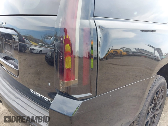2017 Chevrolet Suburban LT with VIN 1GNSKHKCXHR194365, listed as a IAAI auction lot 42060690 with 213,424 mi miles and . Bid and sale history available at DreamBid. Image 19.