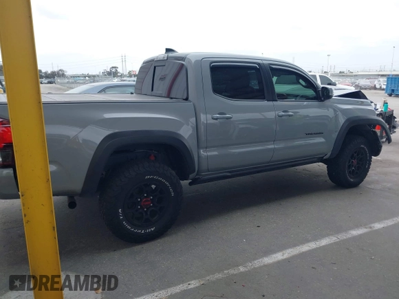 2021 Toyota Tacoma SR z VIN 5TFCZ5AN5MX281428, wystawiony jako IAAI lot #41893437 z przebiegiem 36 204 mil mil oraz . Historia ofert i sprzedaży dostępna na DreamBid. Obrazek 13.