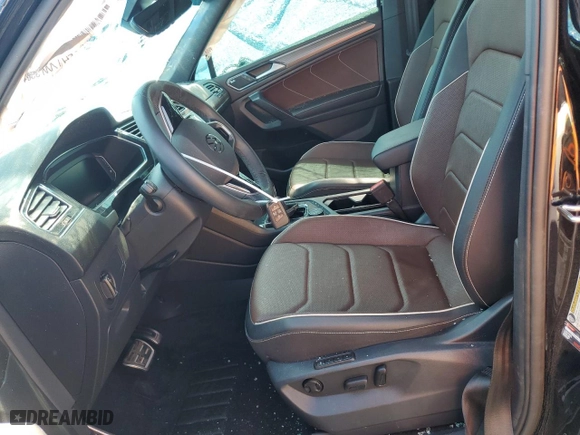 2022 Volkswagen Tiguan SEL R-Line with VIN 3VV4B7AX0NM065582, listed as a Copart auction lot 48826035 with 29,514 mi miles and Salvage Title. Bid and sale history available at carsss.com. Image 7.