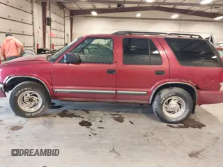 2000 Chevrolet Blazer LT z VIN 1GNDT13W1Y2358746, wystawiony jako IAAI lot #41541071 z przebiegiem 205 532 mil mil oraz . Historia ofert i sprzedaży dostępna na DreamBid. Obrazek 14.