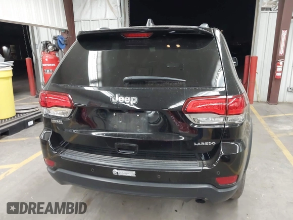 2021 Jeep Grand Cherokee Laredo E z VIN 1C4RJEAG7MC738928, wystawiony jako IAAI lot #42708702 z przebiegiem 63 329 mil mil oraz . Historia ofert i sprzedaży dostępna na DreamBid. Obrazek 16.