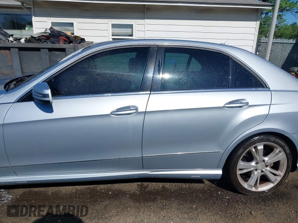 2013 Mercedes-Benz E 350 Luxury z VIN WDDHF5KB8DA670978, wystawiony jako IAAI lot #42176274 z przebiegiem 156 039 mil mil oraz . Historia ofert i sprzedaży dostępna na DreamBid. Obrazek 14.