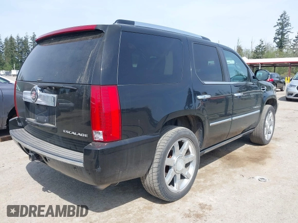 2007 Cadillac Escalade z VIN 1GYFK63847R389654, wystawiony jako IAAI lot #42137858 z przebiegiem 173 561 mil mil oraz . Historia ofert i sprzedaży dostępna na DreamBid. Obrazek 4.