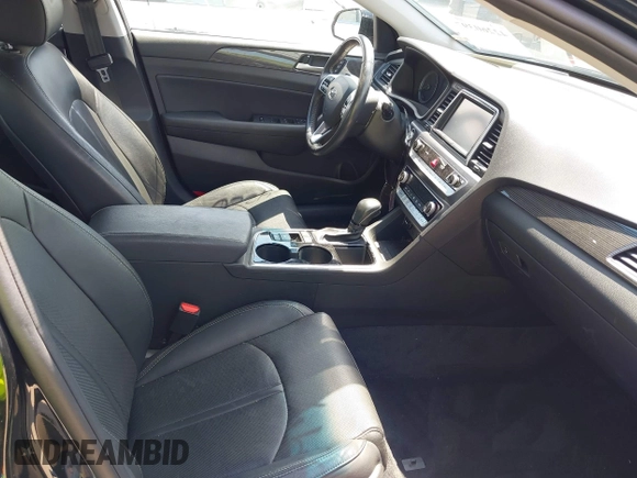 2019 Hyundai Sonata Sport z VIN 5NPE34AF1KH797081, wystawiony jako IAAI lot #42260397 z przebiegiem 72 348 mil mil oraz . Historia ofert i sprzedaży dostępna na DreamBid. Obrazek 5.