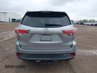2014 Toyota Highlander XLE z VIN 5TDKKRFH1ES026437, wystawiony jako IAAI lot #42180118 z przebiegiem 150 391 mil mil oraz . Historia ofert i sprzedaży dostępna na DreamBid. Obrazek 16.