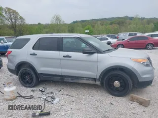 2015 Ford Utility Police Interceptor with VIN 1FM5K8AR8FGC41103, listed as a IAAI auction lot 41945013 with 89,792 mi miles. Bid and sale history available at carsss.com. Image 14.
