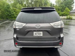 2012 Toyota Sienna SE z VIN 5TDXK3DC5CS181936, wystawiony jako Copart lot #58632215 z przebiegiem 115 295 mil mil oraz Czysty tytuł • Clean title. Historia ofert i sprzedaży dostępna na DreamBid. Obrazek 6.