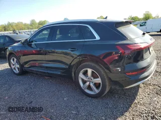 2019 Audi e-tron Premium Plus с VIN WA1LABGE5KB013142, выставлен на аукционе Copart как лот 52452085 с пробегом 91 042 миль миль и Списание • Salvage title. История ставок и продаж доступна на DreamBid. Изображение 2.