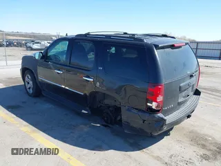 2008 Chevrolet Tahoe 1LT z VIN 1GNFK130X8J138051, wystawiony jako IAAI lot #41983344 z przebiegiem 235 811 mil mil oraz . Historia ofert i sprzedaży dostępna na DreamBid. Obrazek 3.