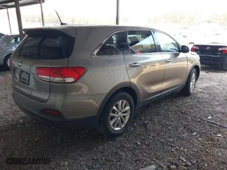 2017 Kia Sorento LX with VIN 5XYPG4A32HG288216, listed as a IAAI auction lot 40577315 with 76,934 mi miles. Bid and sale history available at carsss.com. Image 4.