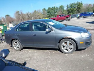 2008 Volkswagen Jetta SE с VIN 3VWRZ71K08M066480, выставлен на аукционе IAAI как лот 42129061 с пробегом 171 767 миль миль и . История ставок и продаж доступна на DreamBid. Изображение 13.