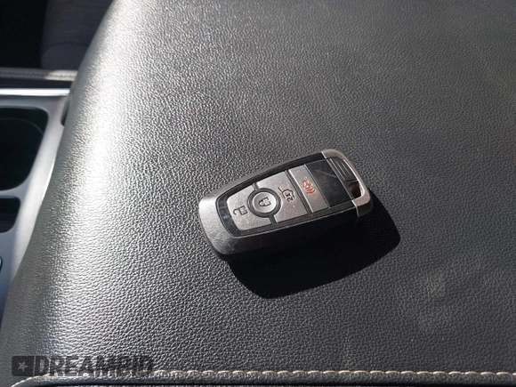 2022 Ford Expedition Max XLT с VIN 1FMJK1HT8NEA25897, выставлен на аукционе IAAI как лот 42307617 с пробегом 126 420 миль миль и . История ставок и продаж доступна на DreamBid. Изображение 11.
