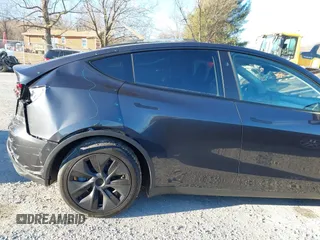 2024 Tesla Model Y Long Range with VIN 7SAYGDEE7RF199673, listed as a IAAI auction lot 41263305 with 3,137 mi miles and . Bid and sale history available at DreamBid. Image 19.