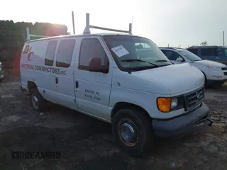 2005 Ford Econoline Cargo with VIN 1FTNE24W35HB41378, listed as a IAAI auction lot 41673587 with 87,647 mi miles. Bid and sale history available at carsss.com. Image 1.