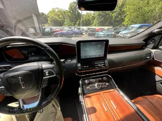 2018 Lincoln Navigator Reserve z VIN 5LMJJ3LT9JEL14915, wystawiony jako Copart lot #59414895 z przebiegiem 205 068 mil mil oraz Tytuł czysty. Historia ofert i sprzedaży dostępna na DreamBid. Obrazek 9.