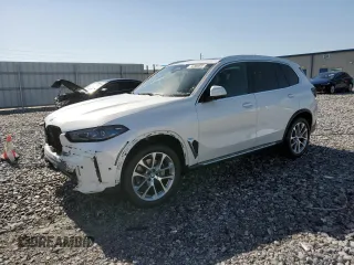 2024 BMW X5 sDrive40i z VIN 5UX13EU03R9V56877, wystawiony jako Copart lot #57077255 z przebiegiem Nie podano mil oraz Szkoda całkowita • Salvage title. Historia ofert i sprzedaży dostępna na DreamBid. Obrazek 1.
