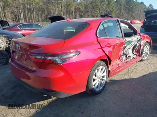 2024 Toyota Camry LE z VIN 4T1R11AK3RU254717, wystawiony jako IAAI lot #41709040 z przebiegiem 11 338 mil mil oraz . Historia ofert i sprzedaży dostępna na DreamBid. Obrazek 4.