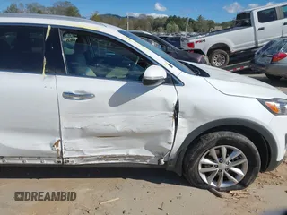2018 Kia Sorento LX with VIN 5XYPGDA36JG389698, listed as a IAAI auction lot 40463225 with 120,088 mi miles. Bid and sale history available at carsss.com. Image 6.