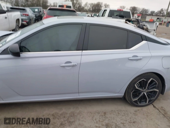 2024 Nissan Altima SR z VIN 1N4BL4CV9RN341899, wystawiony jako IAAI lot #41578146 z przebiegiem 45 595 mil mil oraz . Historia ofert i sprzedaży dostępna na DreamBid. Obrazek 13.