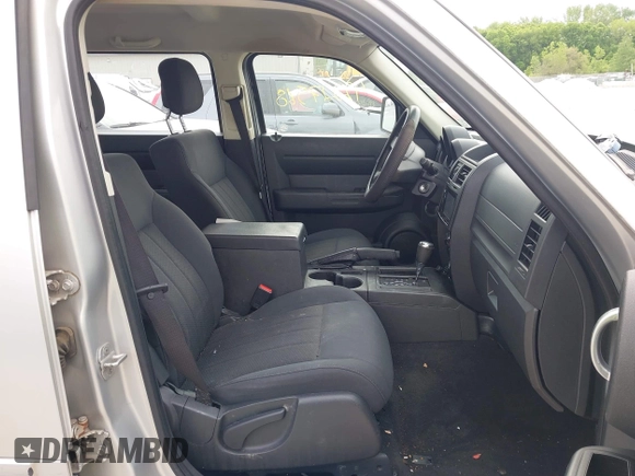 2011 Dodge Nitro SE z VIN 1D4PT2GK3BW600426, wystawiony jako IAAI lot #42227568 z przebiegiem 271 351 mil mil oraz . Historia ofert i sprzedaży dostępna na DreamBid. Obrazek 5.
