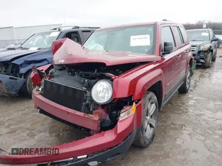 2016 Jeep Patriot Latitude with VIN 1C4NJRFB8GD737806, listed as a IAAI auction lot 41509880 with 87,111 mi miles. Bid and sale history available at carsss.com. Image 2.