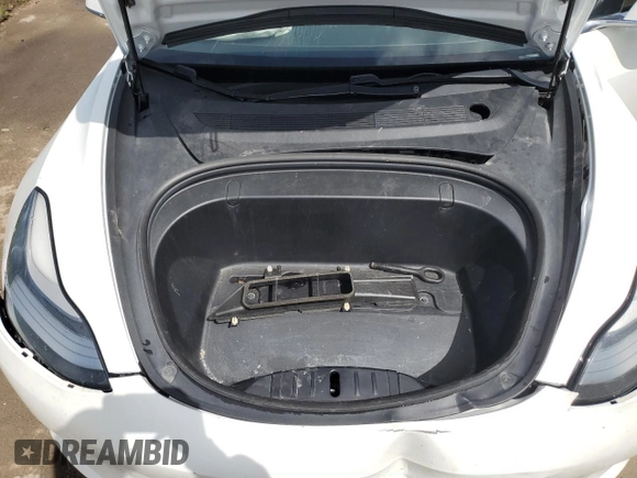 2019 Tesla Model 3 Mid Range z VIN 5YJ3E1EA0KF428001, wystawiony jako Copart lot #58480685 z przebiegiem 182 144 mil mil oraz Szkoda całkowita • Salvage title. Historia ofert i sprzedaży dostępna na DreamBid. Obrazek 11.