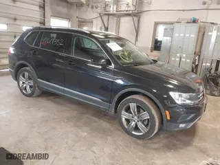 2020 Volkswagen Tiguan SE with VIN 3VV2B7AX4LM115131, listed as a IAAI auction lot 42017352 with 87,909 mi miles. Bid and sale history available at carsss.com. Image 1.