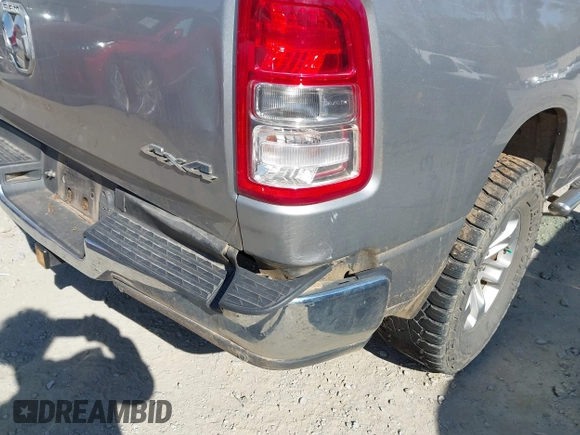 2019 Ram 1500 Big Horn z VIN 1C6RRFFG5KN803260, wystawiony jako IAAI lot #41847656 z przebiegiem 135 753 mil mil oraz . Historia ofert i sprzedaży dostępna na DreamBid. Obrazek 18.