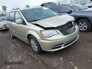 2011 Chrysler Town & Country Touring L z VIN 2A4RR8DG6BR677303, wystawiony jako IAAI lot #42168348 z przebiegiem 237 886 mil mil oraz . Historia ofert i sprzedaży dostępna na DreamBid. Obrazek 1.