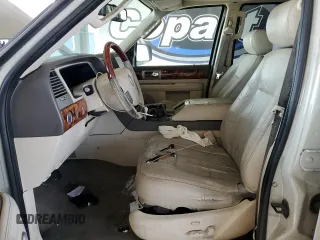2004 Lincoln Navigator Luxury with VIN 5LMFU28R34LJ41588, listed as a Copart auction lot 59228125 with 200,699 mi miles and Clean title. Bid and sale history available at DreamBid. Image 7.