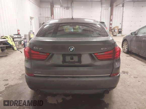 2014 BMW 5 Series 535i Gran Turismo xDrive z VIN WBA5M4C59ED183503, wystawiony jako IAAI lot #41983117 z przebiegiem 136 186 mil mil oraz . Historia ofert i sprzedaży dostępna na DreamBid. Obrazek 16.